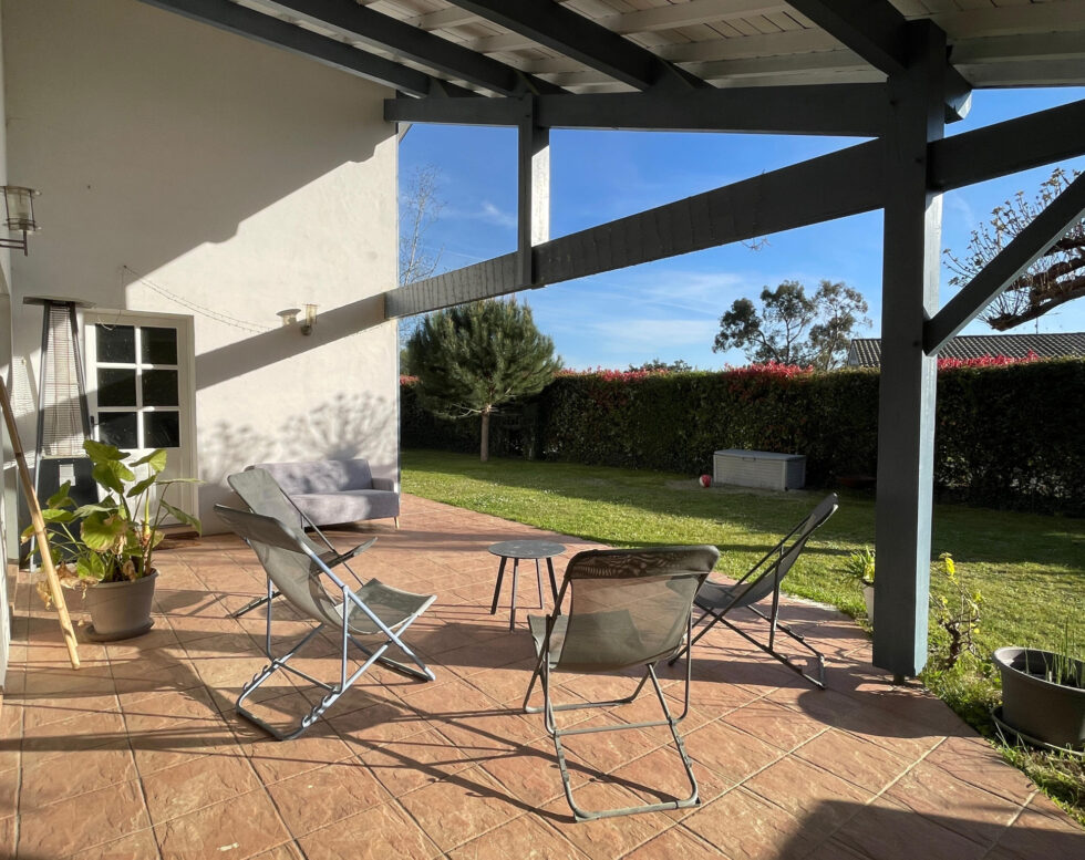 MAISON LUMINEUSE DE 137M2 AVEC GARAGE ET JOLI JARDIN