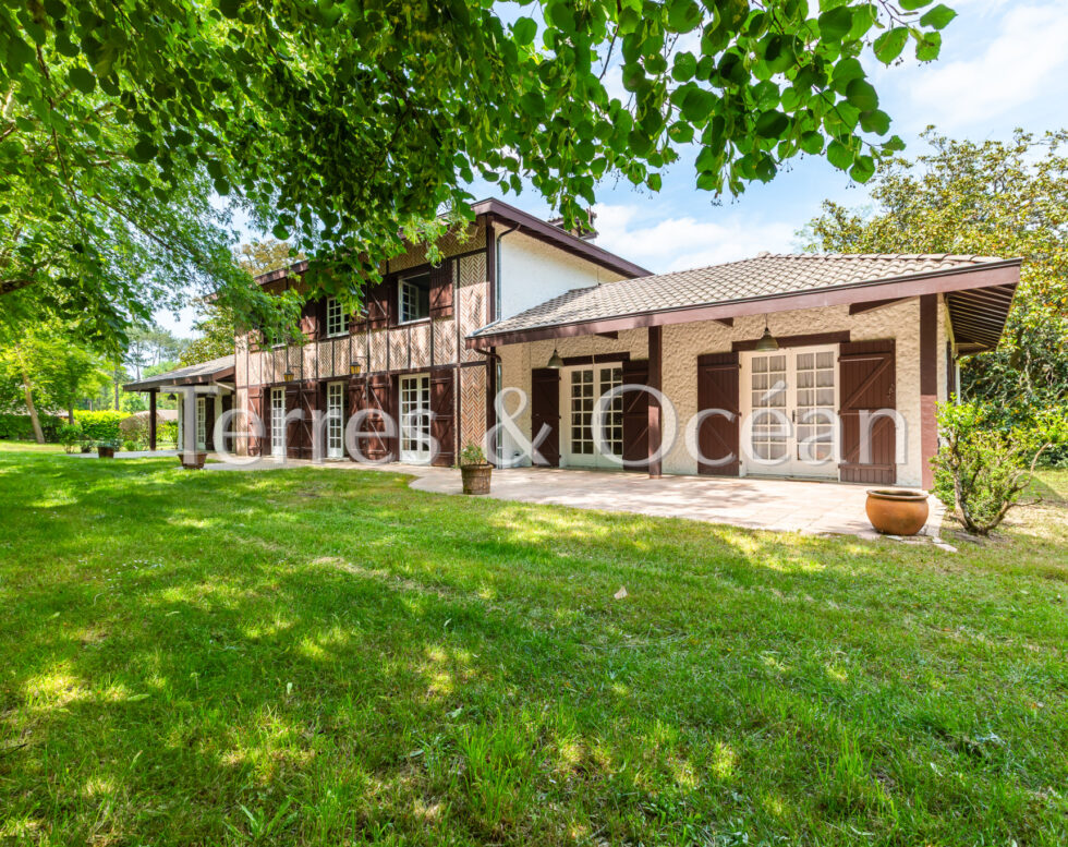 PROPRIETE DE CARACTERE, 9HA, PROCHE CENTRE VILLAGE