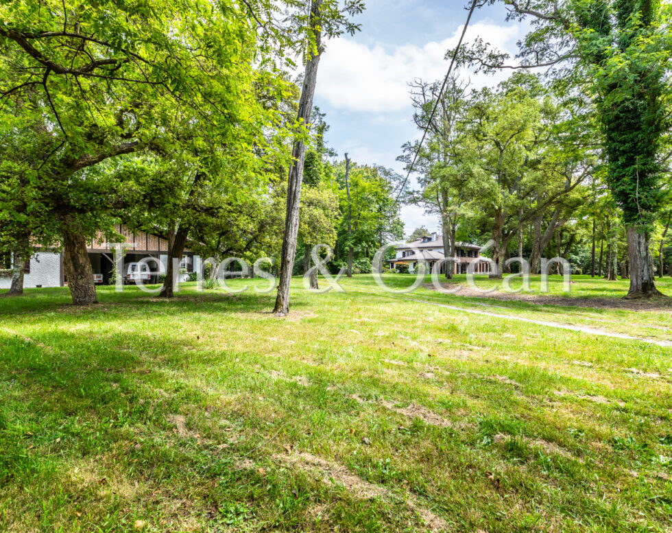 PROPRIETE DE CARACTERE, 9HA, PROCHE CENTRE VILLAGE
