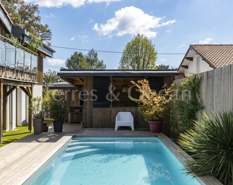 LAKE OF SOUSTONS BEAUTIFUL HOUSE WITH SWIMMING POOL