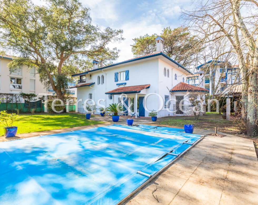ELEGANTE VILLA BASCO-LANDAISE DES ANNEES 1930 AU COEUR D’HOSSEGOR