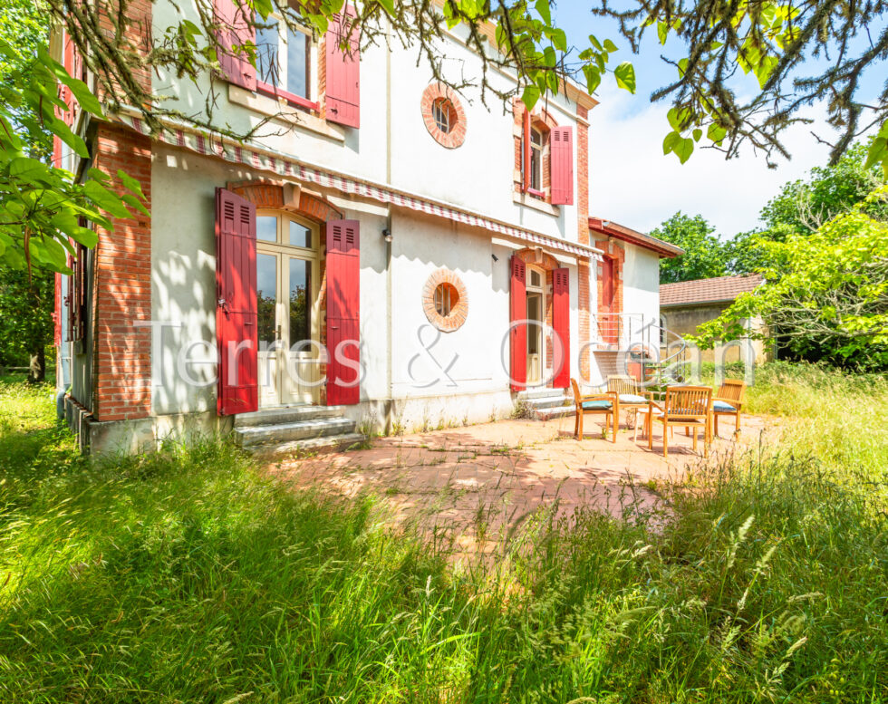 MAISON DE MAITRE AVEC CHAPELLE DANS CADRE EXCEPTIONNEL
