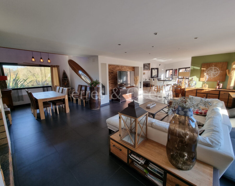 MESSANGES CONTEMPORAINE AVEC SA MAISON D’INVITES PROCHE DES PLAGES LANDAISES