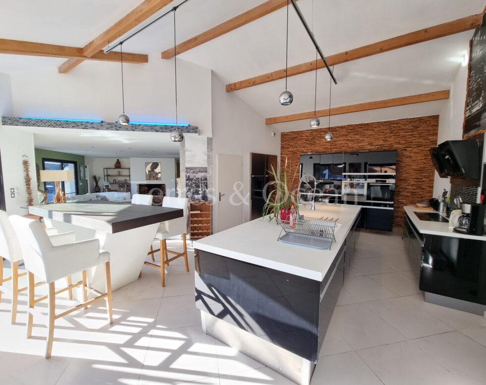 MESSANGES CONTEMPORAINE AVEC SA MAISON D’INVITES PROCHE DES PLAGES LANDAISES