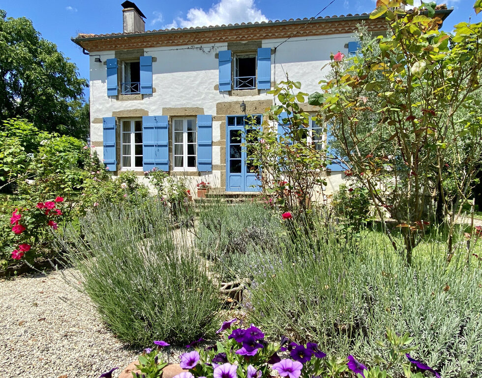 SUPERB 17th C. COUNTRY PROPERTY