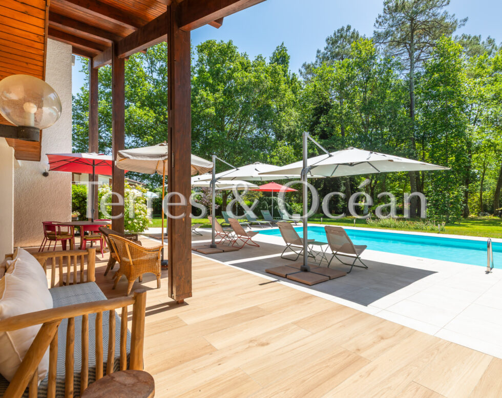 Architect-designed villa from the 1970s 350 m2 1.6 ha plot Swimming pool Absolute tranquilit