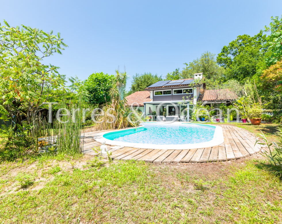 Architect’s House with 5000 m2 Wooded Park – Soustons Sud