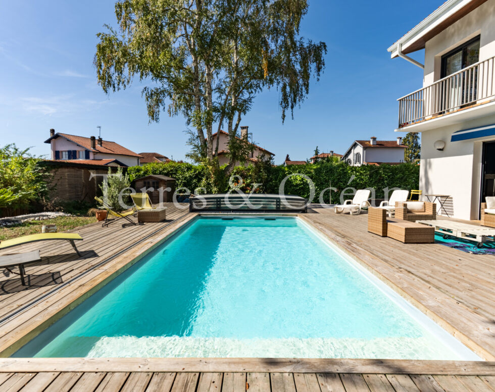 SPACIEUSE VILLA FAMILIALE DE 300M2 AVEC UN MAGNIFIQUE JARDIN