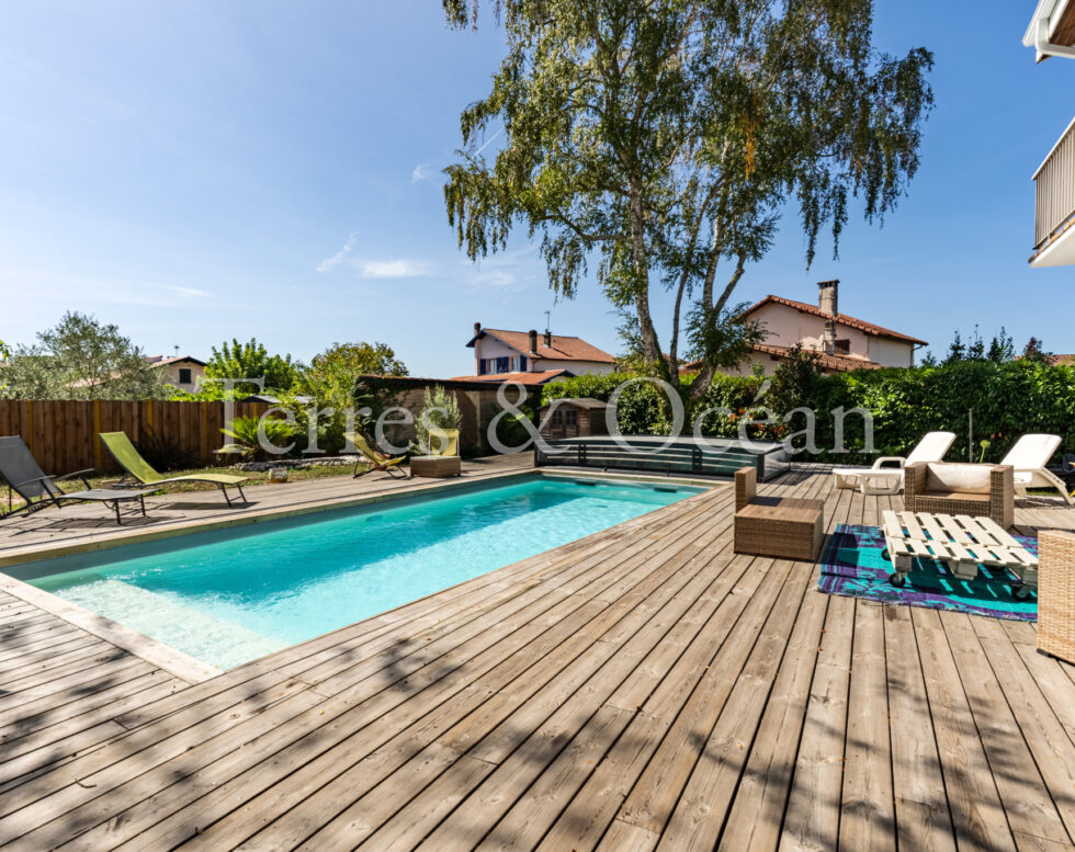 SPACIEUSE VILLA FAMILIALE DE 300M2 AVEC UN MAGNIFIQUE JARDIN
