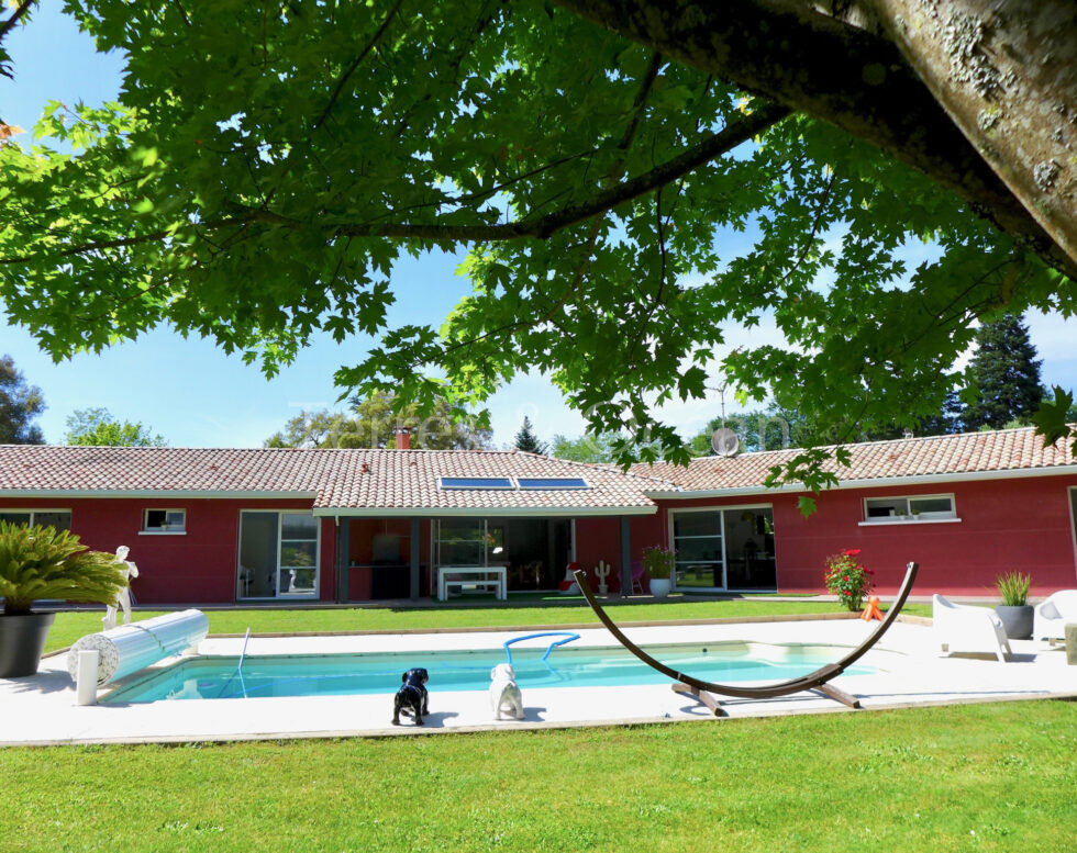 TRES BELLE VILLA CONTEMPORAINE AVEC PISCINE PROCHE HOSSEGOR