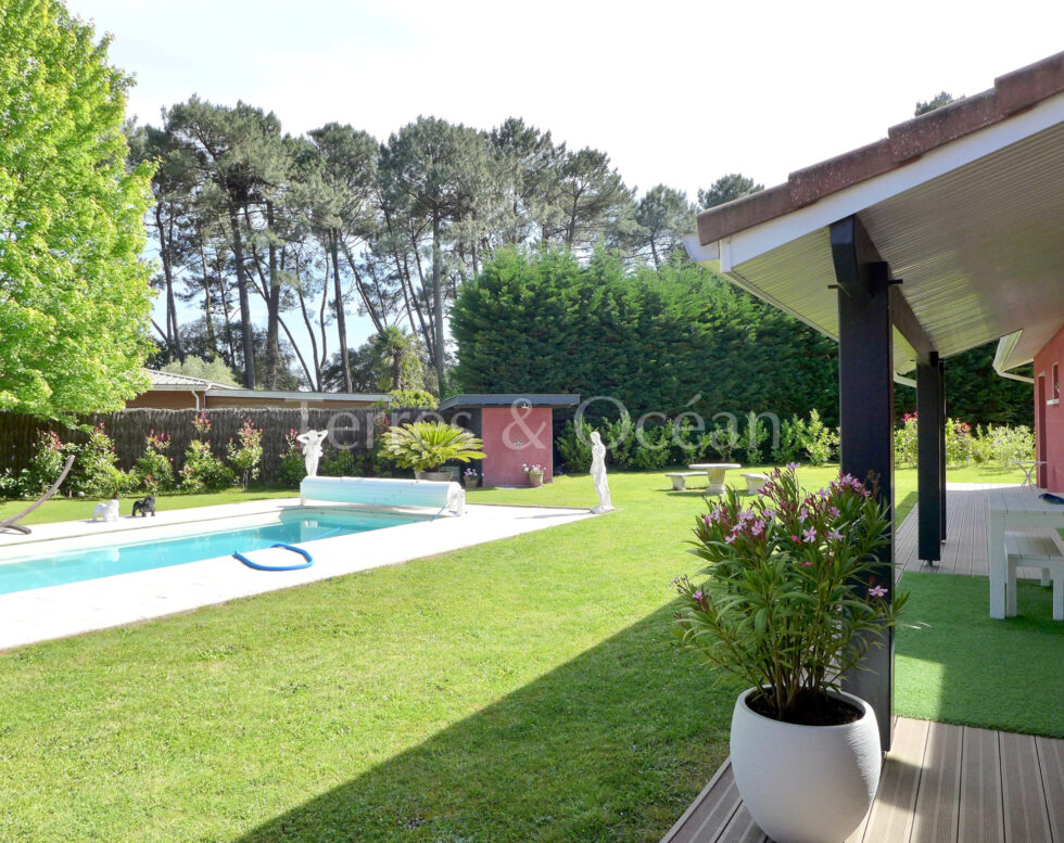 TRES BELLE VILLA CONTEMPORAINE AVEC PISCINE PROCHE HOSSEGOR