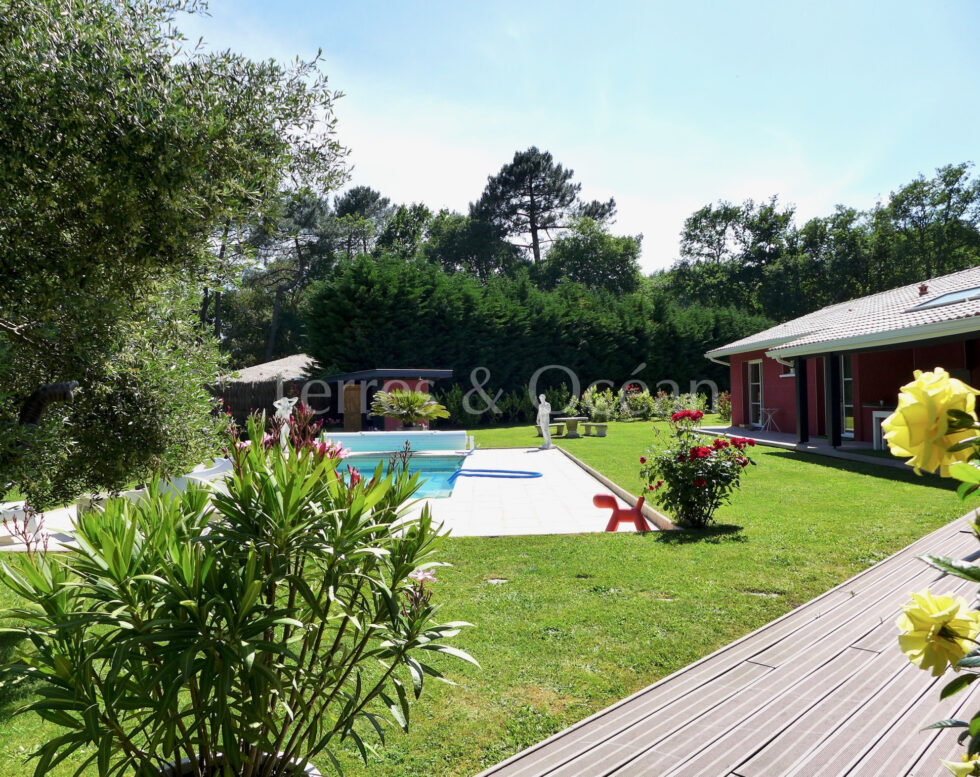 TRES BELLE VILLA CONTEMPORAINE AVEC PISCINE PROCHE HOSSEGOR