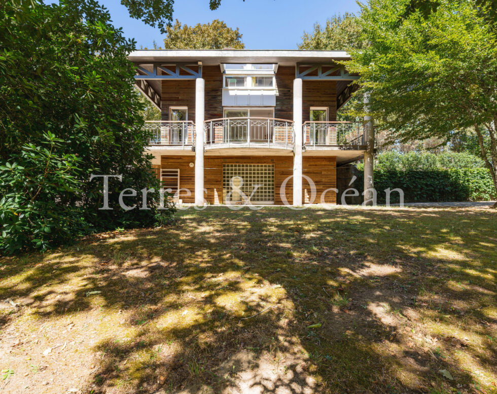 VILLA AVEC ÉTANG ET FORET ATTENANTE A 15 MIN DE LA PLAGE, COTE LANDAISE