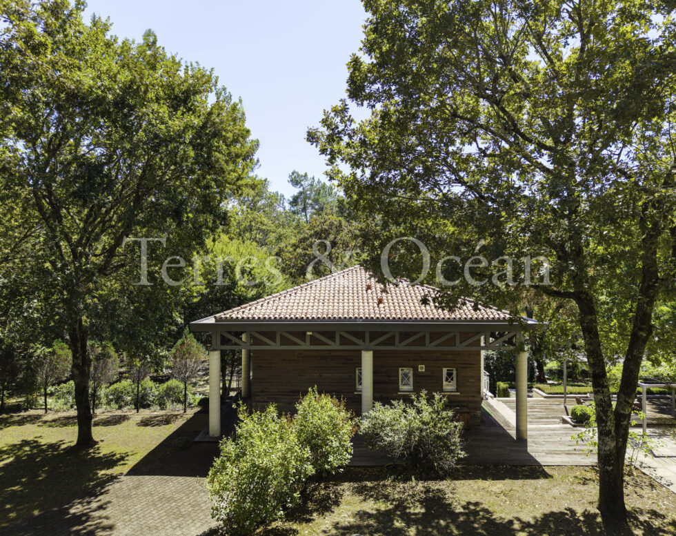 VILLA AVEC ÉTANG ET FORET ATTENANTE A 15 MIN DE LA PLAGE, COTE LANDAISE