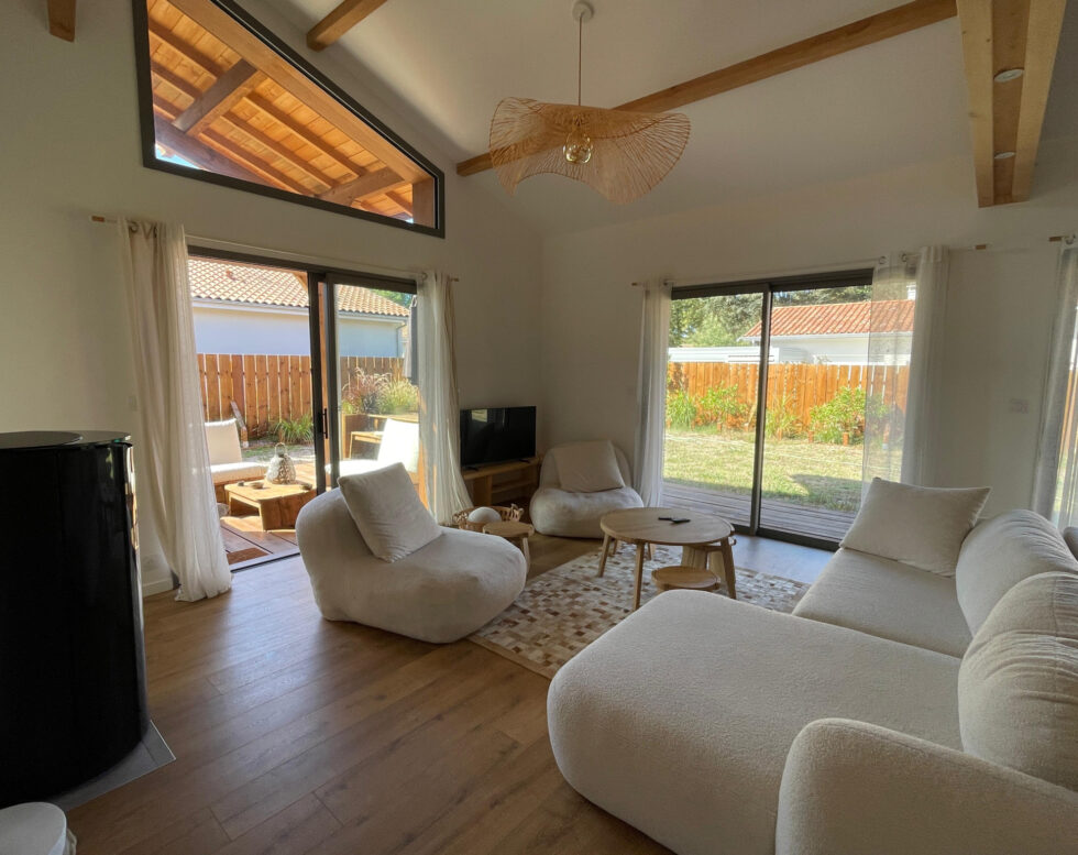 MOLIETS-ET-MAÂ ÉLÉGANTE MAISON CONTEMPORAINE AU CŒUR DES LANDES