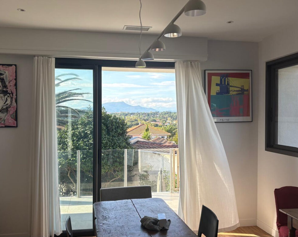 VILLA RÉNOVÉE AVEC VUES OCÉAN ET MONTAGNE