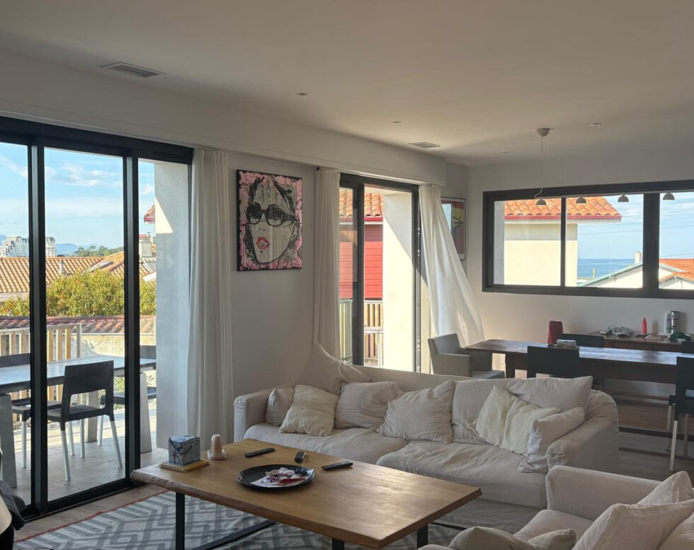 VILLA RÉNOVÉE AVEC VUES OCÉAN ET MONTAGNE
